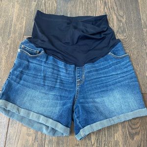 Size medium maternity shorts